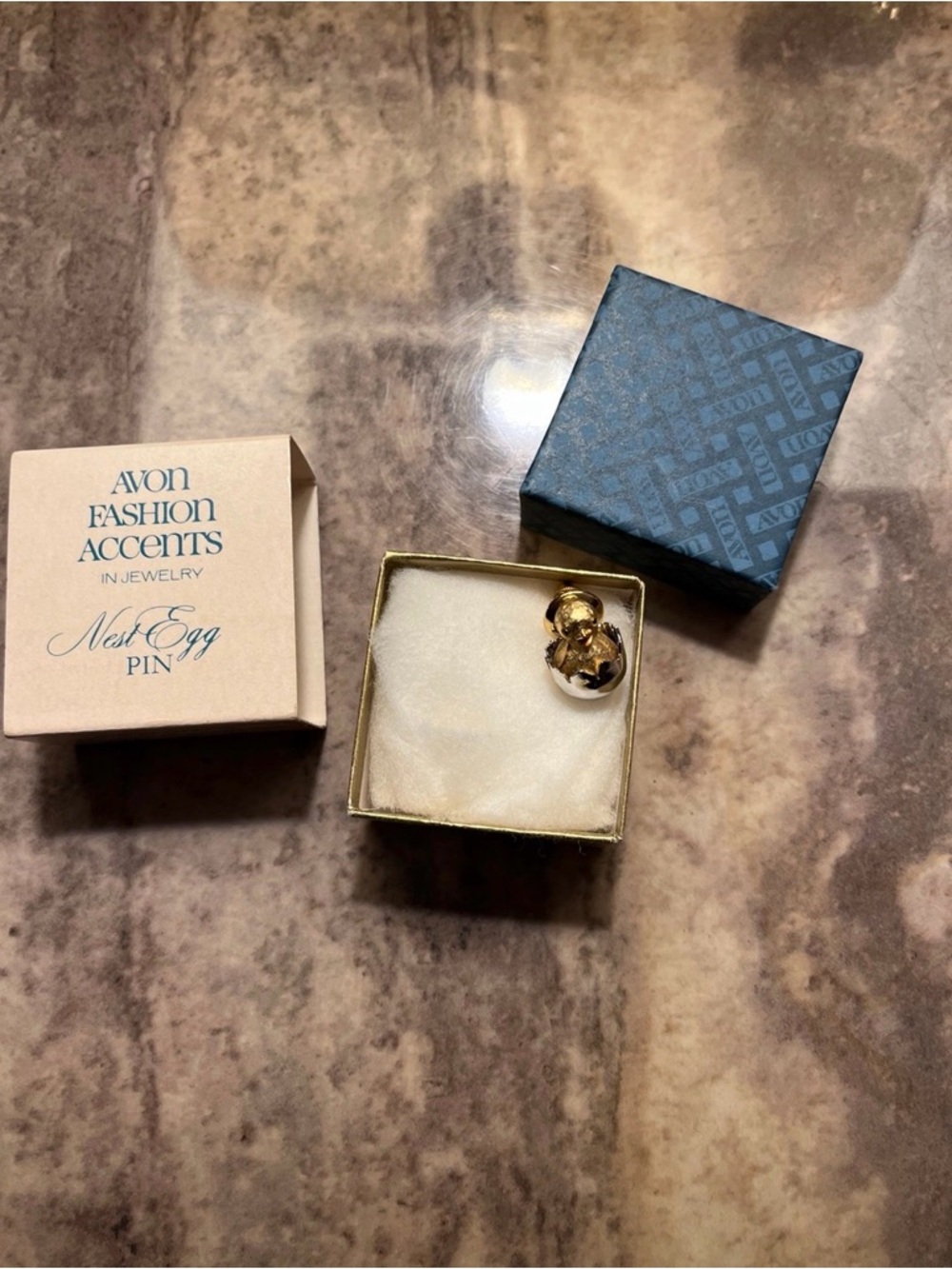 Vintage Avon Nest Egg Pin. New in box

Box is yellowing due to age